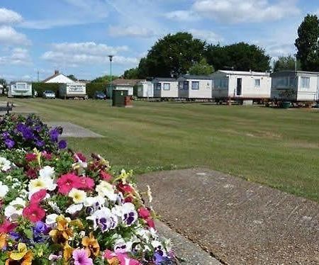 Copthorne Caravans Hotel Merston Exterior photo