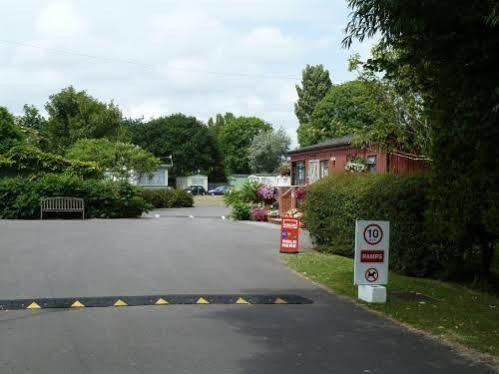 Copthorne Caravans Hotel Merston Exterior photo