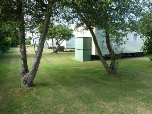 Copthorne Caravans Hotel Merston Exterior photo